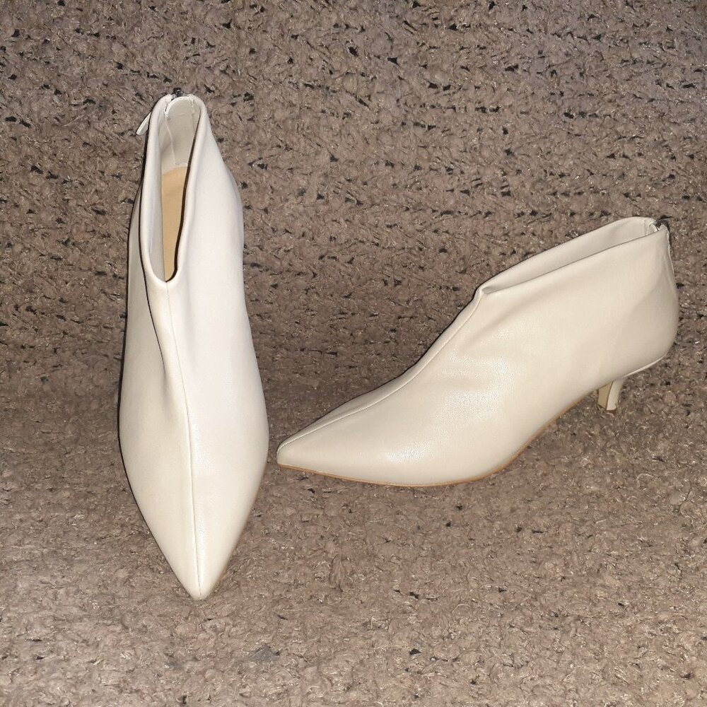 SISTER X SOEUR-Canadian Luxury Co.-Beige Faux Leather-Ciara-Booties-Sz 41-NM